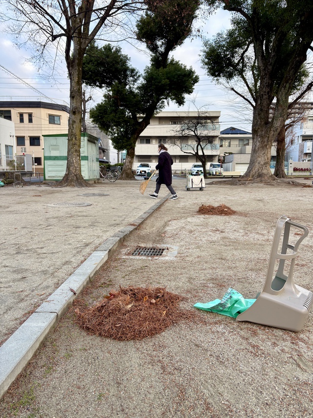 ぐちさんの この一枚「わたしの魂よ、主をたたえよ。主の御計らいを何ひとつ忘れてはならない。（聖書　詩編103:2)<br><br>今年最後の近くの公園の掃除ボランティアも無事終了。季節ごとに変わる落ち葉を集める作業は楽しい時間でした。感謝。<br>明日の世界中の今年最後の主の日が祝福されますように。」