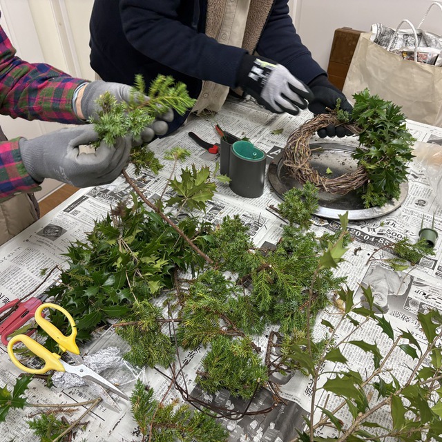 毎年恒例のアドベントクランツ作りです♪