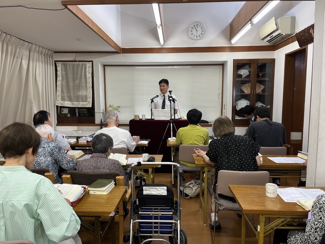 古口直美さんの この一枚「本日は講壇交換で、いつもの田村英典先生ではなく、坂出飯山教会の大木信先生のメッセージでした。先週に続いて初めてのお客様が来てくださいました。」