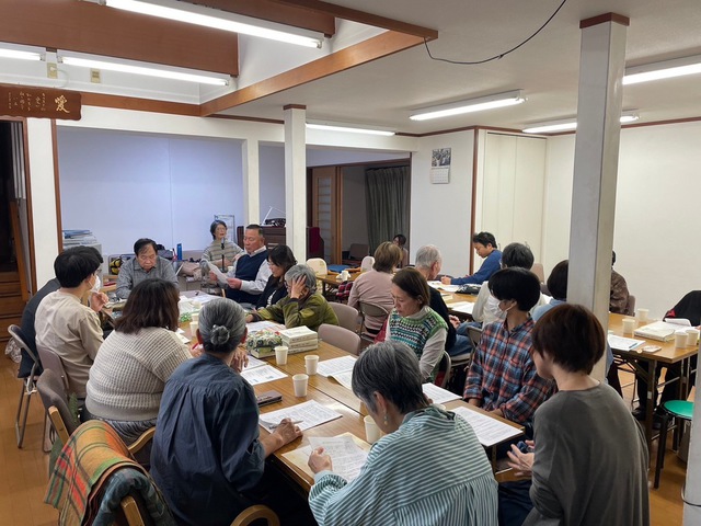 宣教　古口さんの この一枚「朝は、イエス様の譬え話から学びました。そして昼食の後、第二回コイノニアの集いが開催されました。訪問看護師をされてきた方の「納得した終末期を過ごすためのヒント」というお話でした。その時の様子です。」