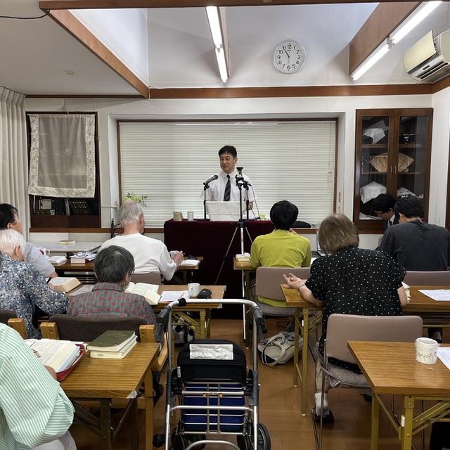 本日は講壇交換で、いつもの田村英典先生ではなく、坂出飯山教会の大木信先生のメッセージでした。先週に続いて初めてのお客様が来てくださいました。