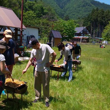 日曜学校ピクニックで奥びわ湖バイブルキャンプ場へ行きました。バーベキューの様子です。