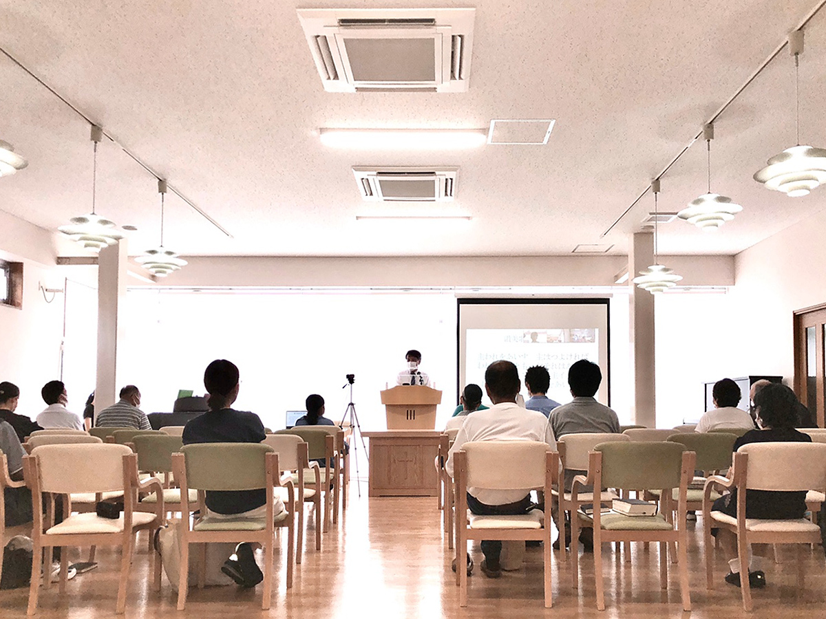 毎週日曜朝に開かれている礼拝風景。