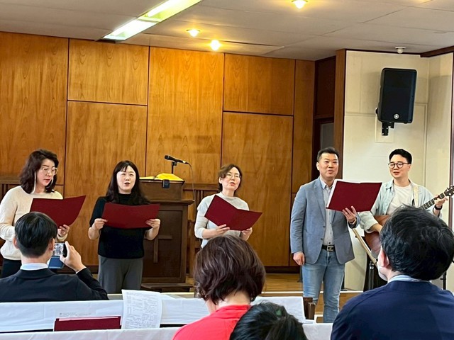 サンデｨさんの この一枚「セジュンアン教会訪問団の皆さまによる特別讃美(宗教改革記念礼拝)」