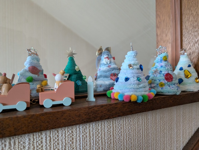 サンディさんの この一枚「日曜学校の子供達が作った可愛い紙コップツリー♪」