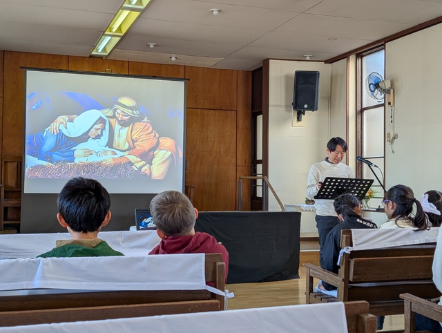 サンディさんの この一枚「子どもクリスマス、初めて教会に来てくれた子が5人いました。感謝です。」