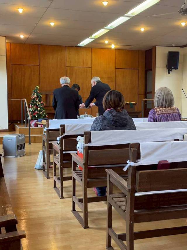 サンディさんの この一枚「クリスマス礼拝で聖餐式の恵みにあずかりました。」