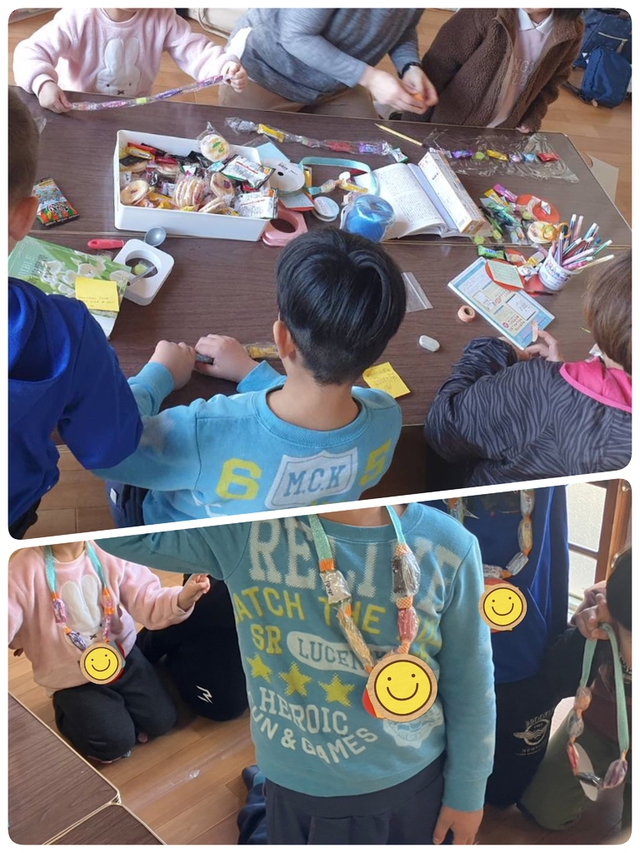 サンディさんの この一枚「日曜学校の礼拝後、みんなで作ったお菓子のペンダント♪」