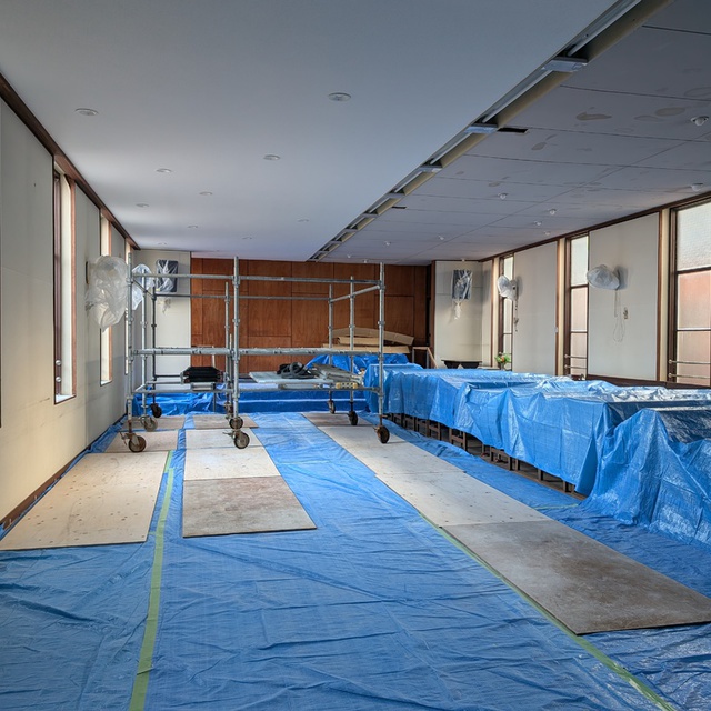 2階礼拝堂の天井が工事が13日から始まっています。