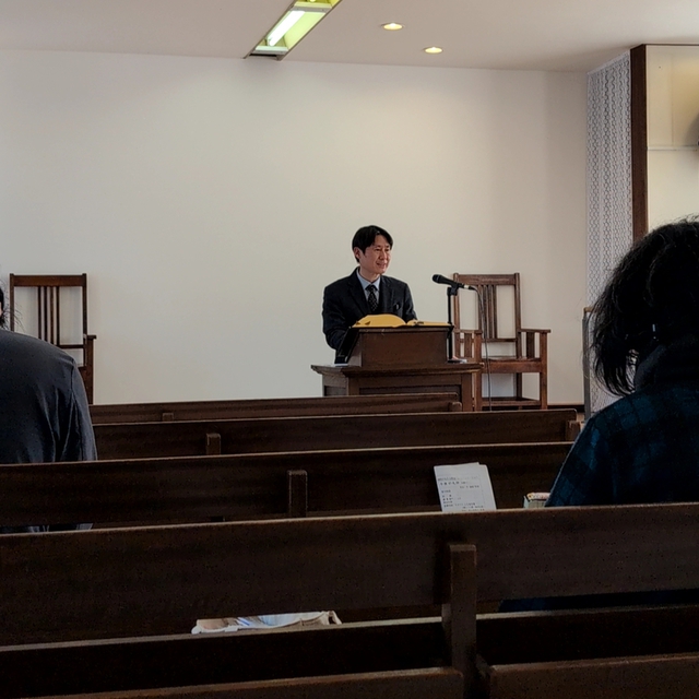 温かい日差しの中で持たれた午後礼拝。